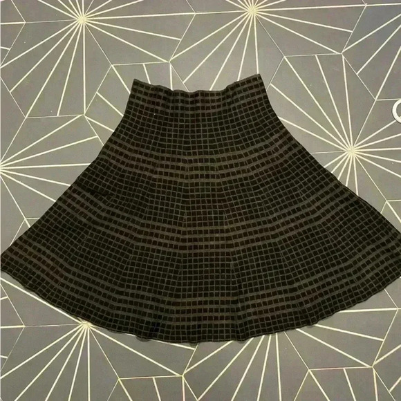 Max Studio medium knit-like black and gray skirt. - Picture 1 of 3